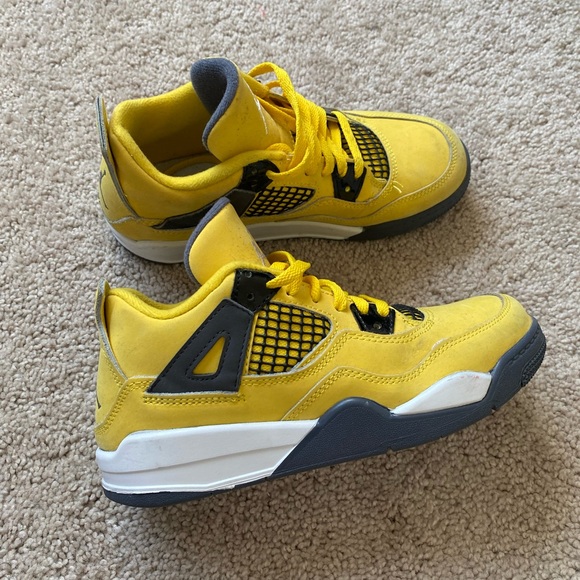 Jordan Retro Kids Size 2Y - Picture 10 of 11